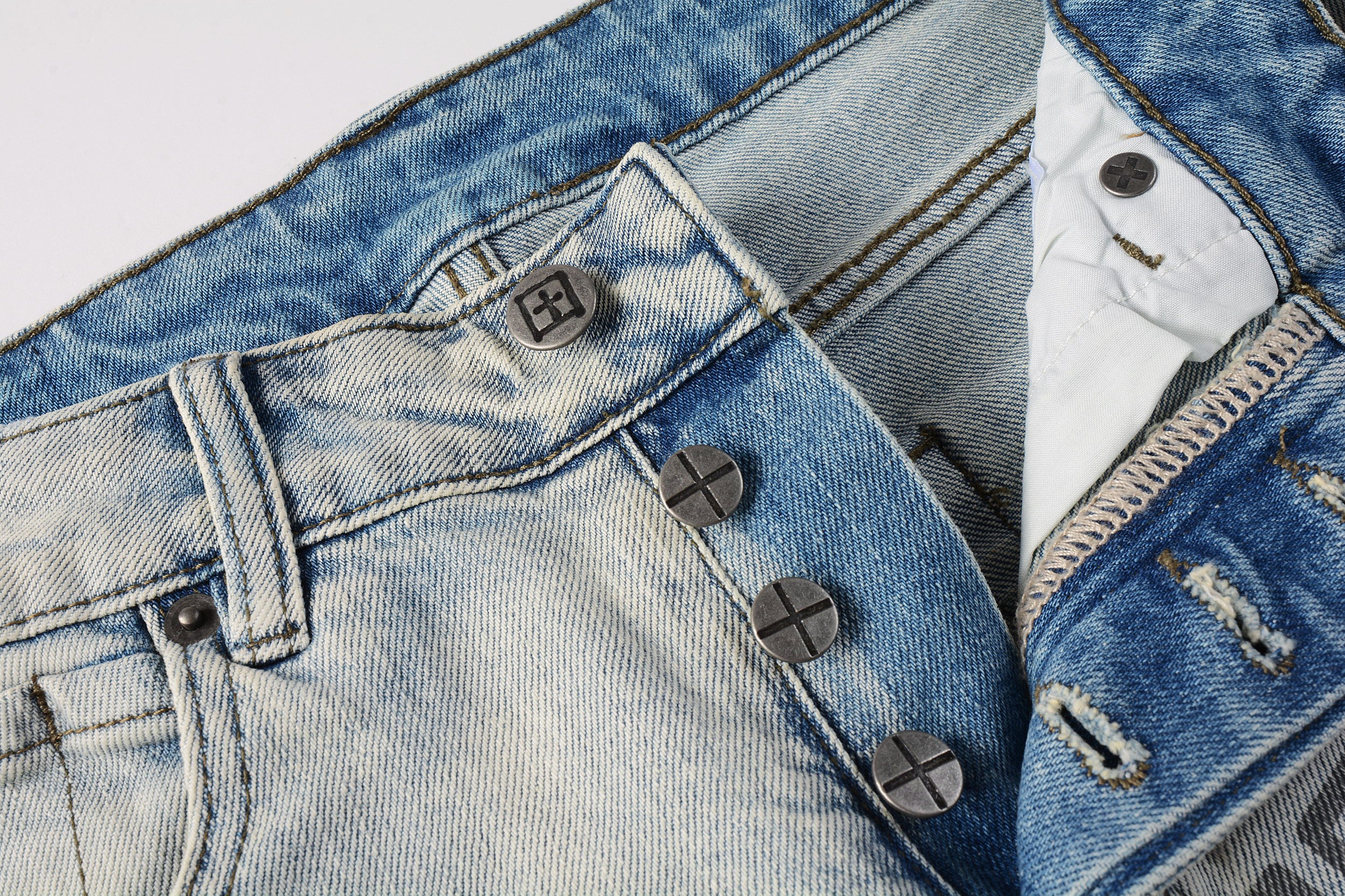 Men's Light Wash Graphic Print Distressed Skinny Jeans - Stretch Denim