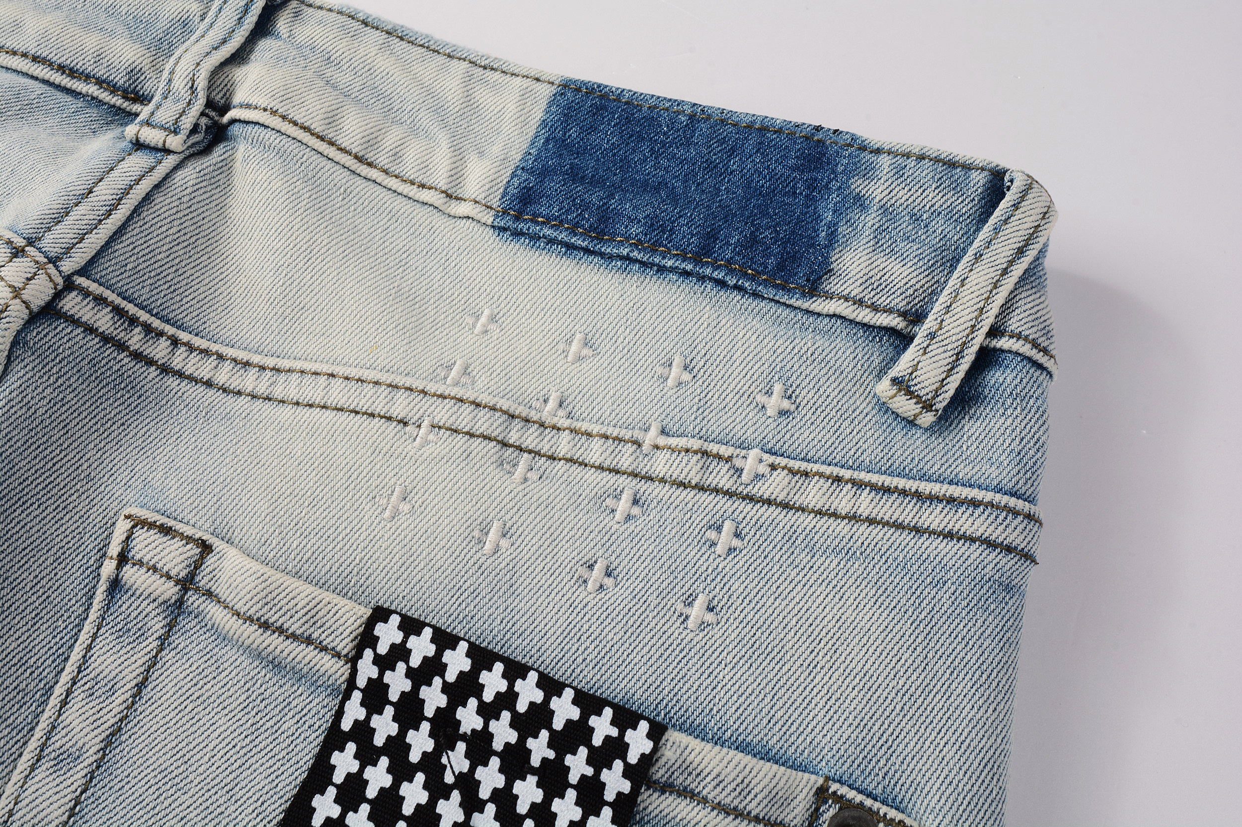 Men's Light Wash Graphic Print Distressed Skinny Jeans - Stretch Denim